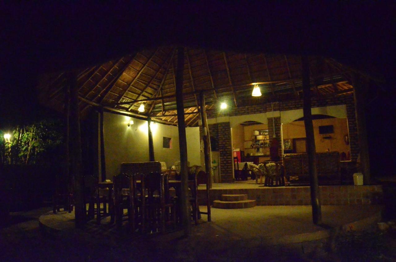Irungu Forest Safari Lodge Katunguru Exteriér fotografie