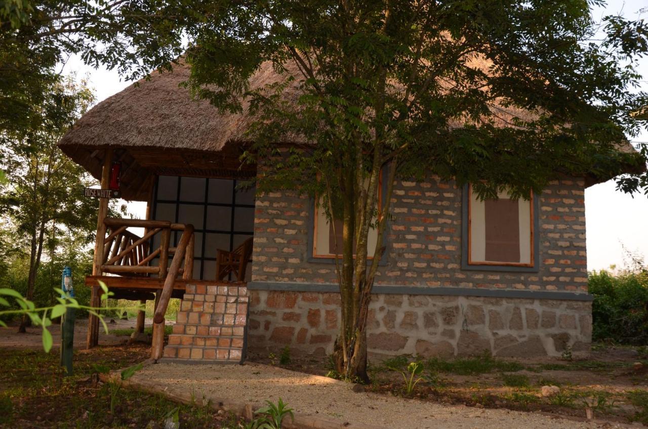 Irungu Forest Safari Lodge Katunguru Exteriér fotografie